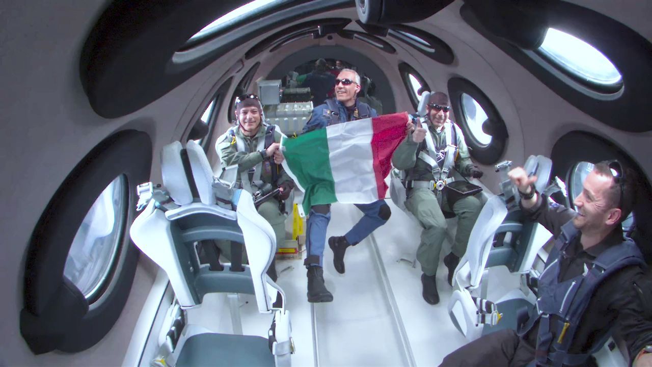 Italian crew launches Virgin Galactic’s first commercial aerospace flight!